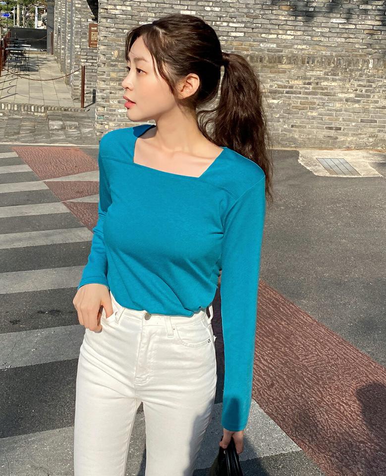 スクエアネック長袖Tシャツ・b00405 レディース 【tops】 韓国ファッション トップス Tシャツ スクエアネック 長袖 クロップド デコルテ ナチュラルライン 薄手 無地 シンプル ベーシック デイリー 大人 フェミニン 春 夏 カジュアル
