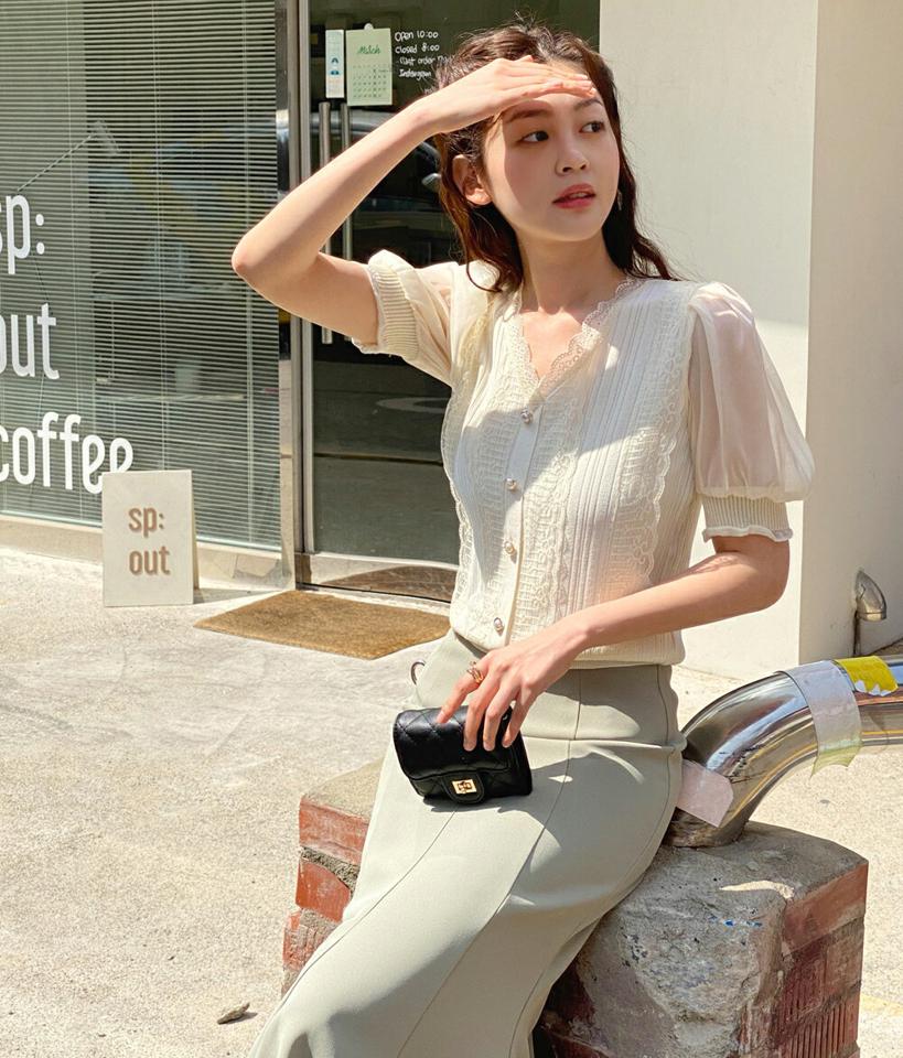 レースシフォンスリーブニット・b00415 レディース 【tops】 韓国ファッション トップス ニット Vネック レースネック 半袖 パフスリーブ クロップド レース シフォン シアー 透け感 大人 フェミニン デート お出かけ 春 夏 カジュアル