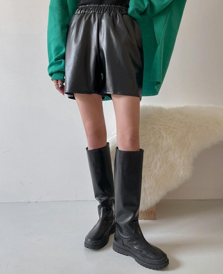 【マラソン特価】イージーレザー調ショートパンツ・p004430 レディース 【pt】パンツ ロング丈 単色 無地 シンプル ベーシック イージー レザー調 カジュアル ラフ かっこいい 春 夏 秋 ウエストゴム 楽ちん 韓国ファッション MKT セール