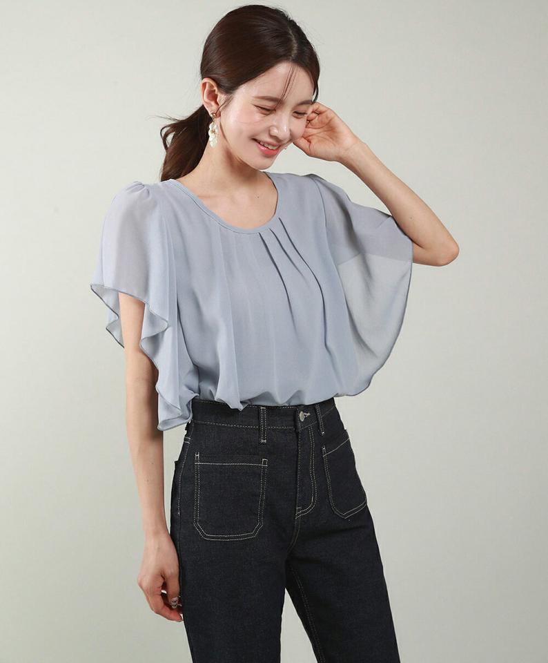 タックフリルシフォンブラウス・t00667 レディース 【bl】 韓国ファッション トップス ブラウス ラウンドネック 半袖 フリルスリーブ シフォン タック ギャザー ボリューム シアー 透け感 無地 モード 大人 ガーリー 春 夏 カジュアル