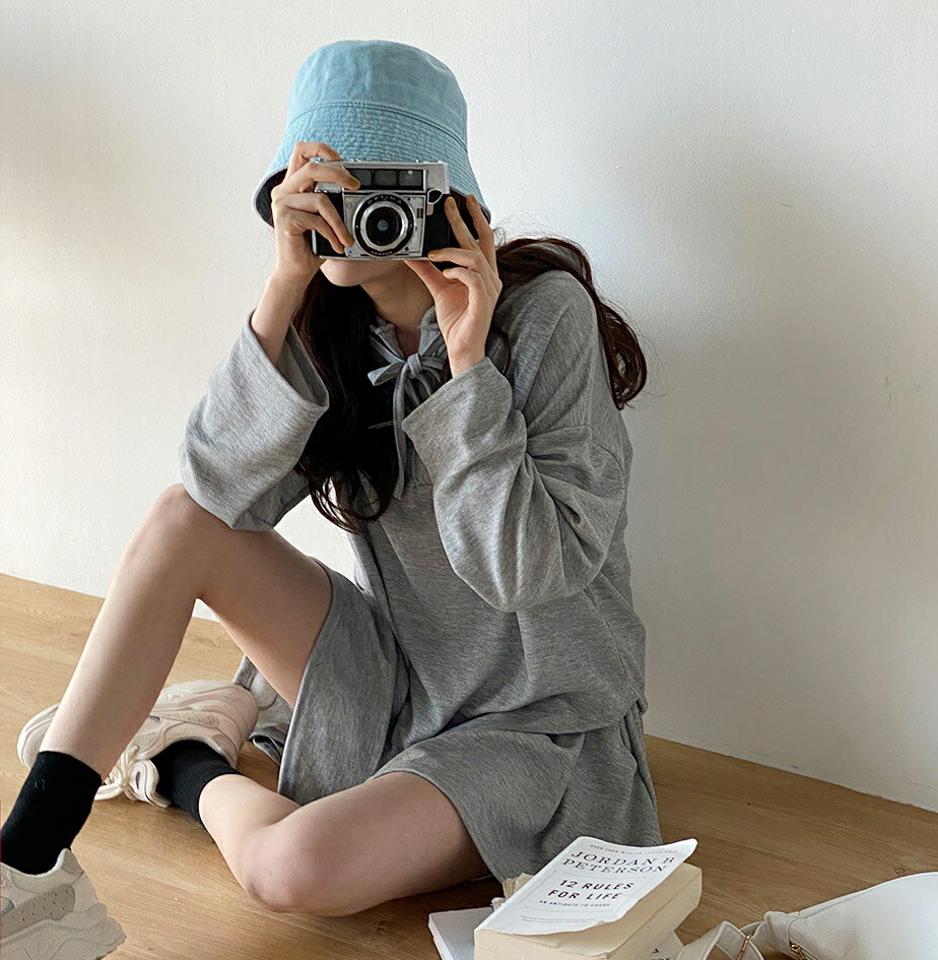 パーカー&フレアショートパンツSET・b00514 レディース 【pt】 韓国ファッション セットアップ パーカー フード 長袖 股丈 リボン ゆったり 無地 パンツ ショート丈 フレア ワイド Aライン 台形 シンプル スポーティー キュート 春 夏 カジュアル