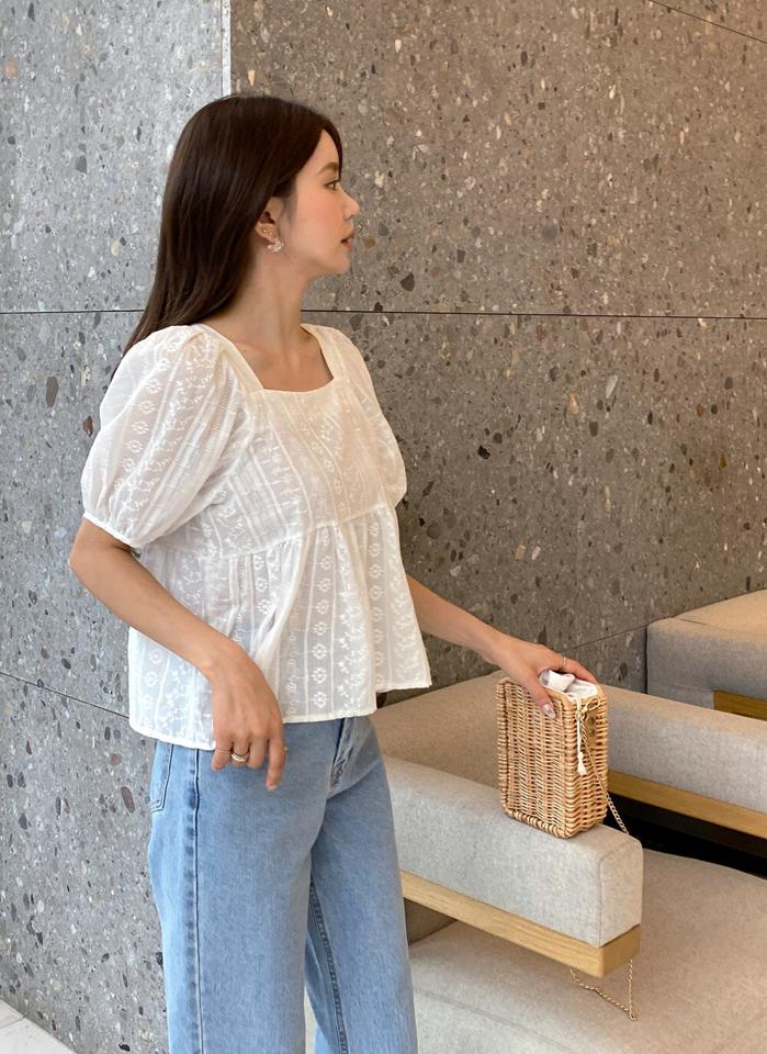 リボン刺繍ペプラムブラウス・t01019 レディース 【bl】 韓国ファッション トップス ブラウス スクエアネック 半袖 パフスリーブ クロップド バックリボン 刺? ペプラム パターン シアー ボリューム ガーリー ラブリー 春 夏 カジュアル