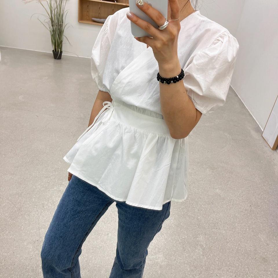 【4DAY限定SALE】リボンラップ半袖パフブラウス・p004568 レディース 【bl】ブラウス トップス 半袖 ラップ スカラップ パフ袖 パフスリーブ 単色 無地 シンプル ベーシック 鎖骨 デコルテ Vネック 春 夏 可愛い かわいい フェミニン 韓国ファッション MKT