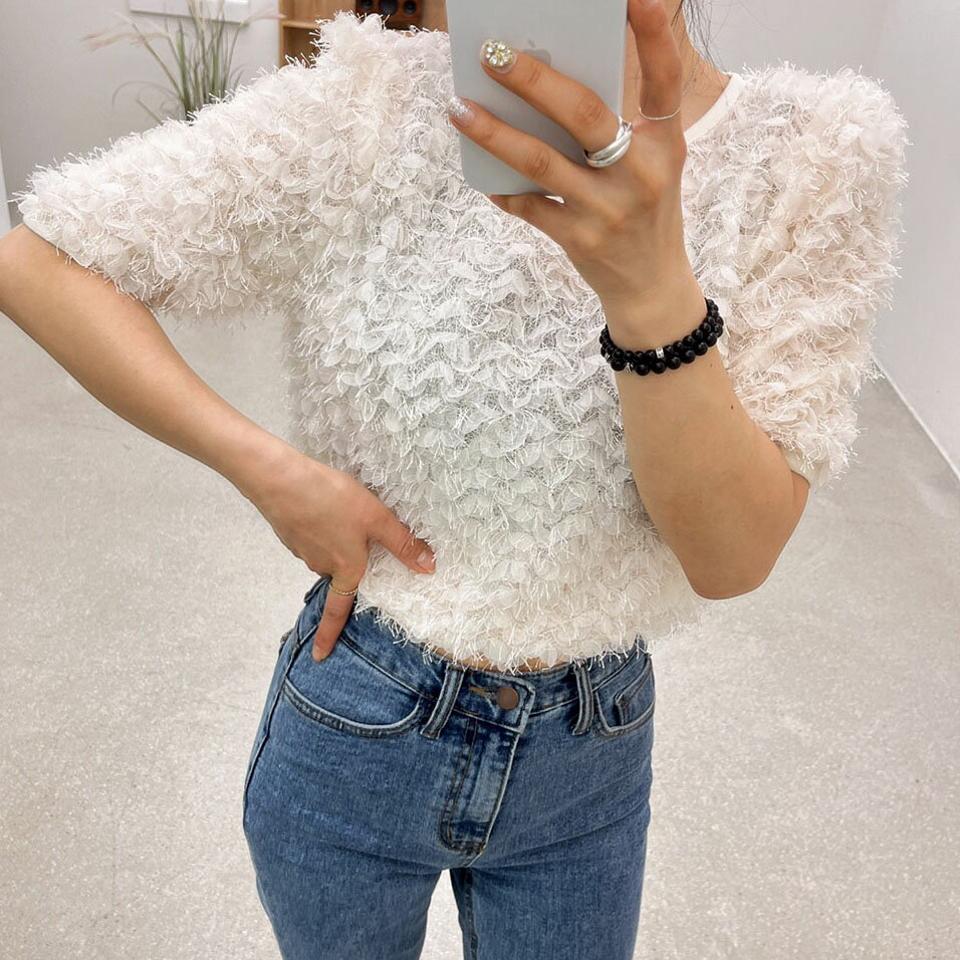 【スーパーセール特価】テクスチャーパフ半袖ブラウス・p004566 レディース 【bl】ブラウス トップス 半袖 単色 無地 ファー パフ袖 パフスリーブ クロップド丈 ふわふわ もこもこ 春 夏 かわいい 可愛い キュート ユニーク 個性的 韓国ファッション MKT