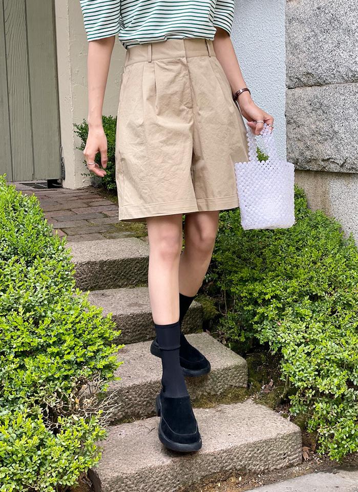 ロールアップショートパンツ・r72191 レディース 【pt】 韓国ファッション ボトムス パンツ ハーフ丈 ハイウエスト ロールアップ タック ワイド ストレート ルーズ コットン 綿100 無地 大人カジュアル デイリー シンプル 春 夏 カジュアル