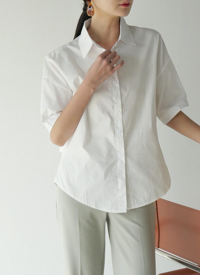 バックツイストスリットシャツ・b00623 レディース 【bl】 韓国ファッション トップス シャツ カラーネック 半袖 ドロップショルダー バックツイスト スリット ナチュラルライン 無地 モード 大人 お出かけ 春 夏 カジュアル