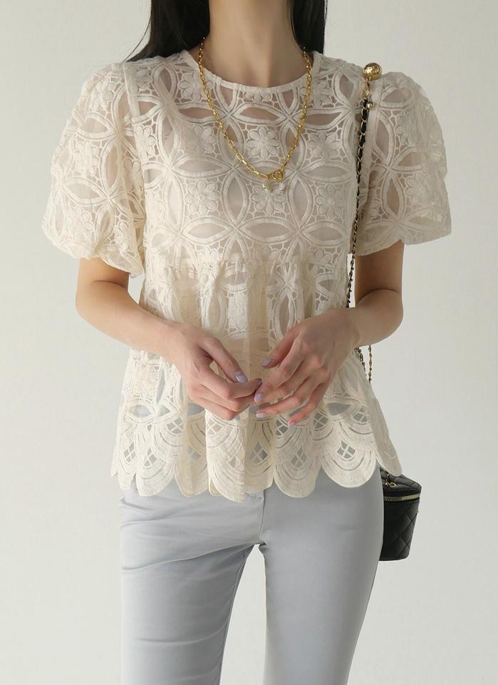 キャミ付刺繍花柄レースブラウス・b00620 レディース 【bl】 韓国ファッション トップス ブラウス ラウンドネック 半袖 パフスリーブ 股丈 キャミ付 花柄 刺? フラワー シアー ボリューム フレアヘム お出かけ モード 上品 春 夏 カジュアル