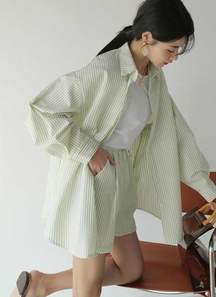 ストライプシャツ&ショートパンツSET・t00633 レディース 【pt】 韓国ファッション セットアップ シャツ カラーネック 長袖 ストライプ オーバーフィット パンツ ショート ウエストゴム ワイド ゆったり 大人カジュアル 春 夏 カジュアル