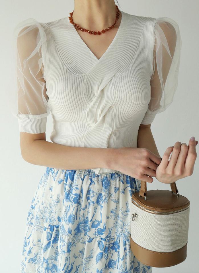 シアースリーブツイストニット・b00632 レディース 【tops】 韓国ファッション トップス ニット Vネック 半袖 パフスリーブ シアー スリーブ クロップド ツイスト リブ スリムフィット ボリューム ガーリー お出かけ 春 夏 カジュアル