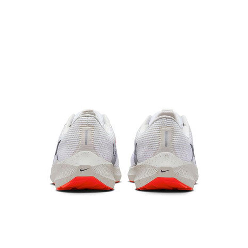 【7/17 9:59までエントリーでP5倍！】ナイキ（NIKE）（メンズ）ランニングシューズ エア ズーム ペガサス 40 ホワイト ワイド DV7480-100 スニーカー ジョギング マラソン トレーニング 反発性