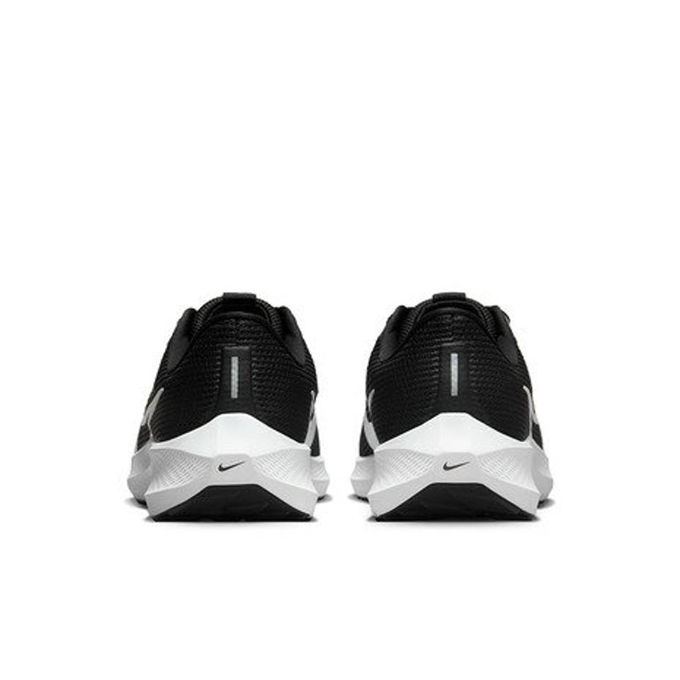 ナイキ（NIKE）（メンズ）ランニングシューズ エア ズーム ペガサス 40 エクストラワイド ブラック DV7480-001 スニーカー トレーニング ジョギング 軽量