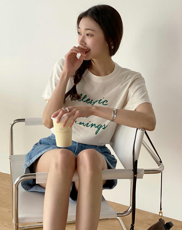 レタリングラウンド半袖Tシャツ・t01046 レディース 【tops】 韓国ファッション トップス Tシャツ ロゴT ロゴ ラウンドネック 半袖 ショート丈 レタリング 英字 英文 ナチュラルライン コットン 綿100 シンプル ベーシック デイリー 春 夏 カジュアル