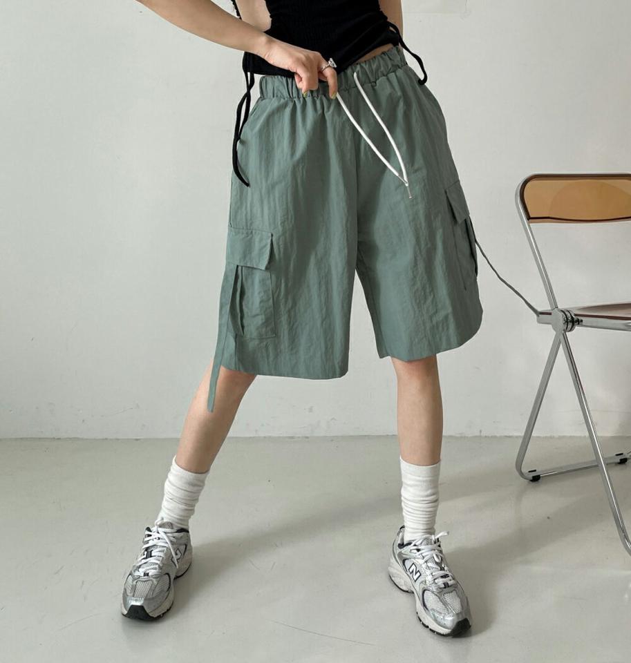ドロストワイドカーゴハーフパンツ・p004723 レディース 【pt】パンツ ショート丈 ハーフ丈 短パン 単色 無地 シンプル ベーシック ドロスト ワイド カーゴ ウエストゴム 春 夏 カジュアル ラフ ストリート 韓国ファッション MKT