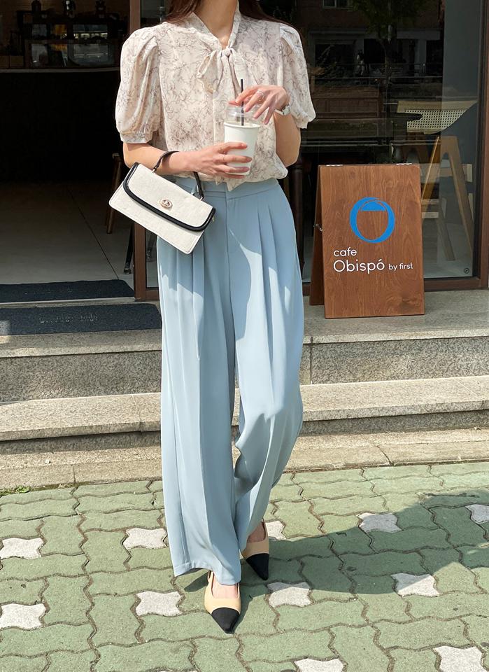 リボンシフォン花柄ブラウス・t00693 レディース 【bl】 韓国ファッション トップス ブラウス リボンネック 半袖 パフスリーブ ショート丈 花柄 フラワー シフォン ナチュラルライン ボリューム ガーリー お出かけ 春 夏 カジュアル