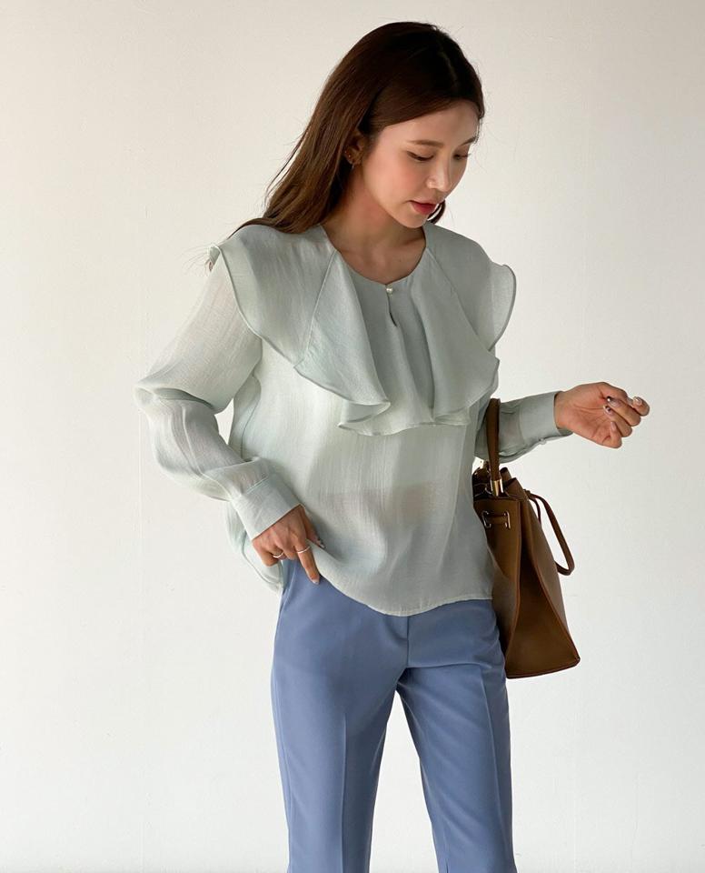 フェイクパールラッフルブラウス・b00664 レディース 【bl】 韓国ファッション トップス ブラウス ラウンドネック ラッフルネック 長袖 パール調ボタン シアー 透け感 無地 パステル 大人カジュアル モード フェミニン 春 夏 カジュアル