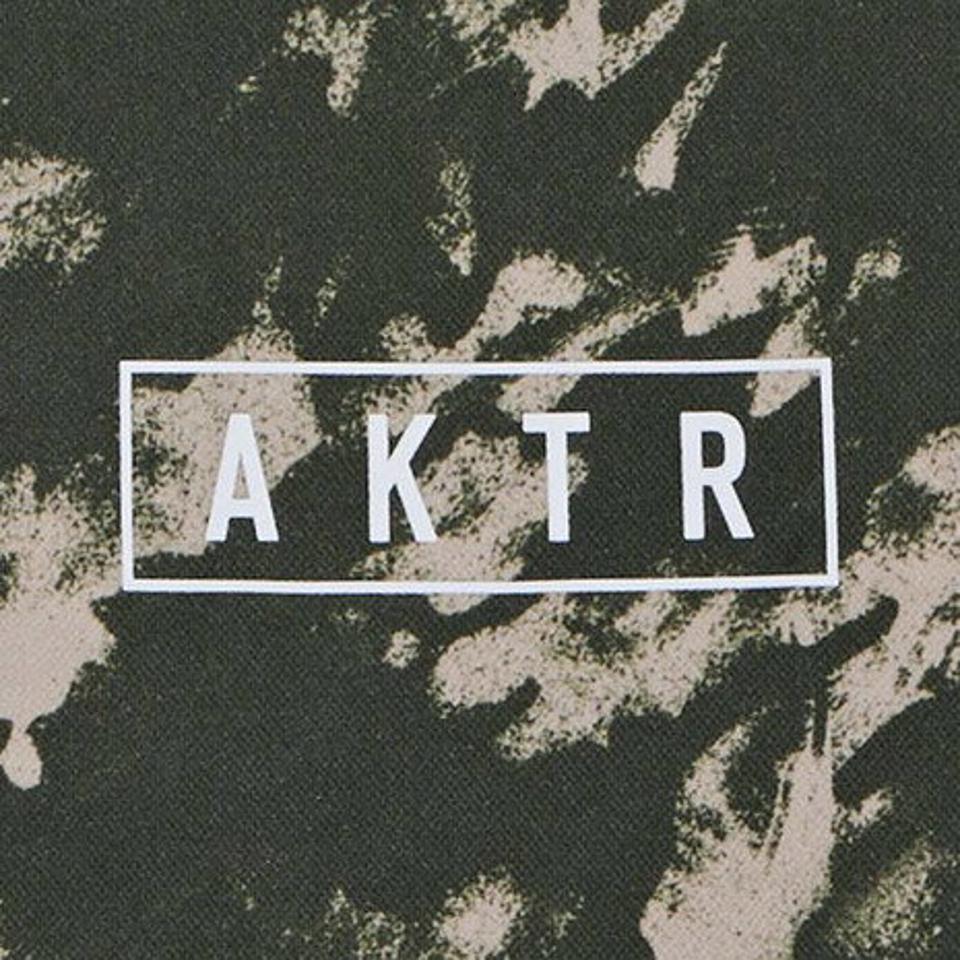 アクター(AKTR)(メンズ、レディース)バスケットボールウェア ゴースト カモ ロゴ半袖Tシャツ 222-011005 GR