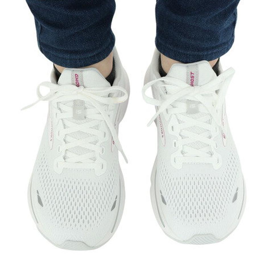 ブルックス（BROOKS）（レディース）ランニングシューズ ゴースト15 ホワイト BRW3802 W スニーカー ジョギング トレーニング 軽量 クッション性