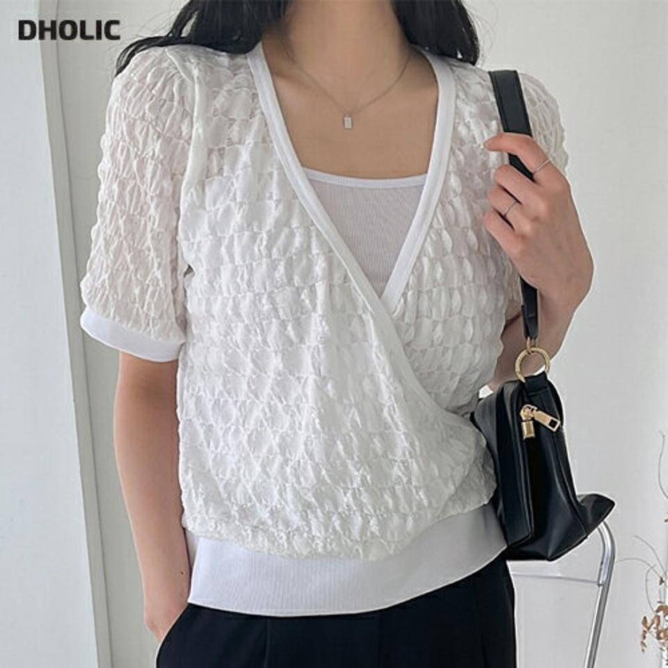 カシュクールエンボスブラウス・p004814 レディース 【bl】 韓国ファッション トップス ブラウス Vネック カシュクール 半袖 クロップド ショート丈 エンボス スクエア シアー 大人カジュアル レイヤード 春 夏 カジュアル MKT