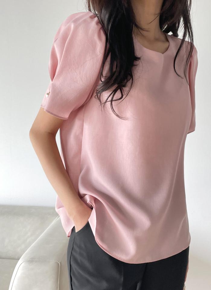 【4DAY限定SALE】パール調ボタンパフブラウス・b01109 レディース 【bl】 韓国ファッション トップス ブラウス ラウンドネック 半袖 パフスリーブ 股丈 ボリューム パール調ボタン 無地 モード オフィスカジュアル 大人 春 夏 カジュアル