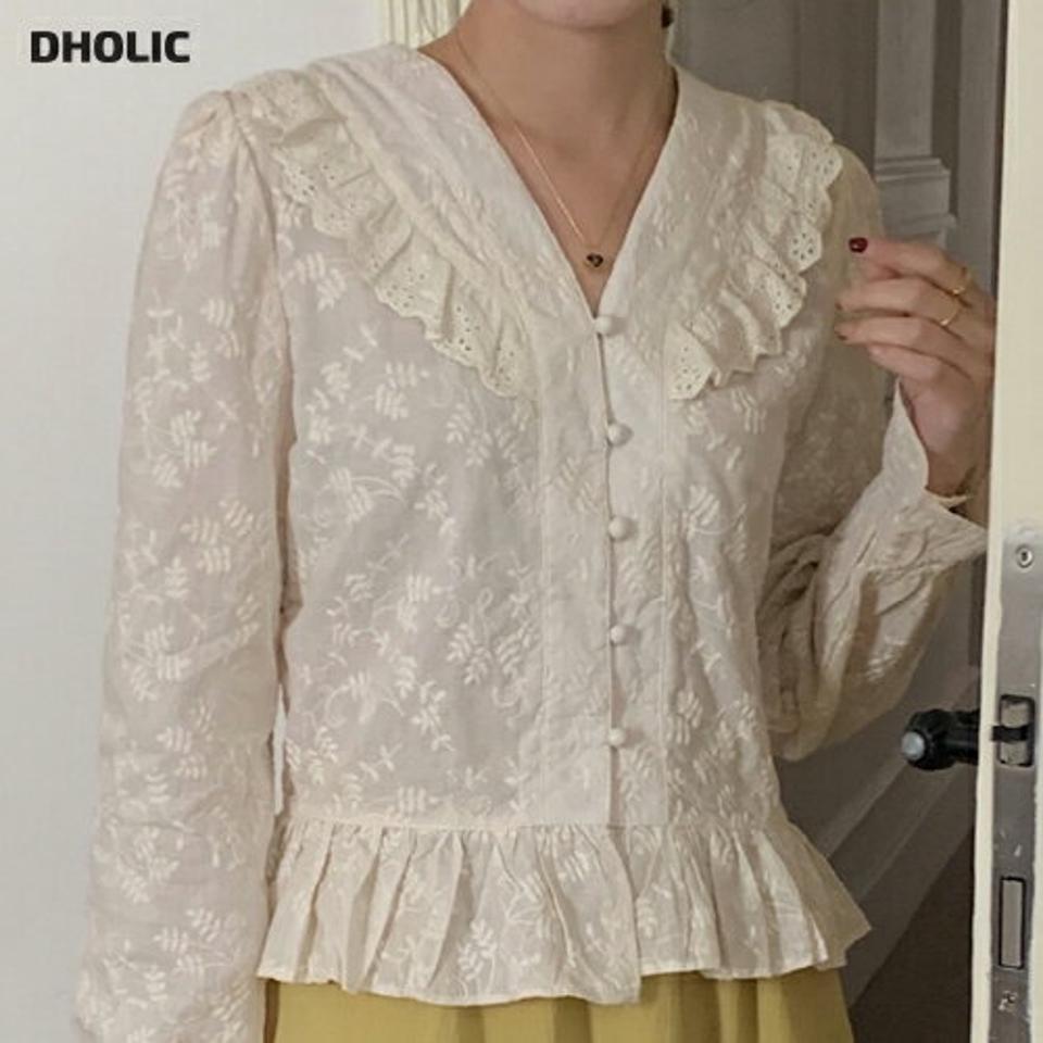 レースカラー刺繍フリルブラウス・p005056 レディース 【bl】 韓国ファッション トップス ブラウス カラーネック レースカラー 長袖 フリル レース 刺? フレアヘム シアー くるみボタン フェミニン レトロ お出かけ 春 夏 カジュアル MKT