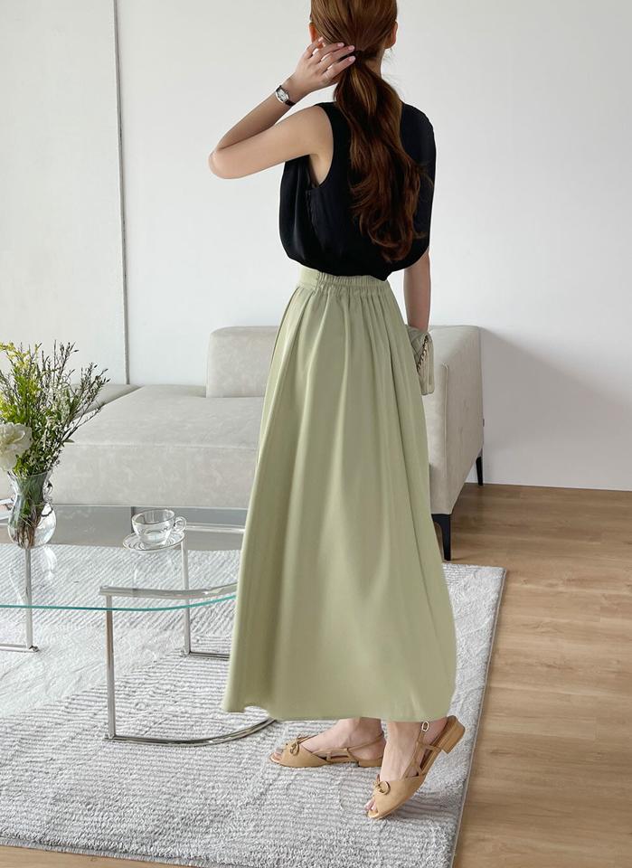 Vネックタックサテンノースリーブ・b00549 レディース 【tops】 韓国ファッション トップス Vネック ノースリーブ 股丈 ミドル丈 タック サテン 光沢 ゆったり ナチュラルライン 無地 モード モノトーン 大人 デイリー 春 夏 カジュアル