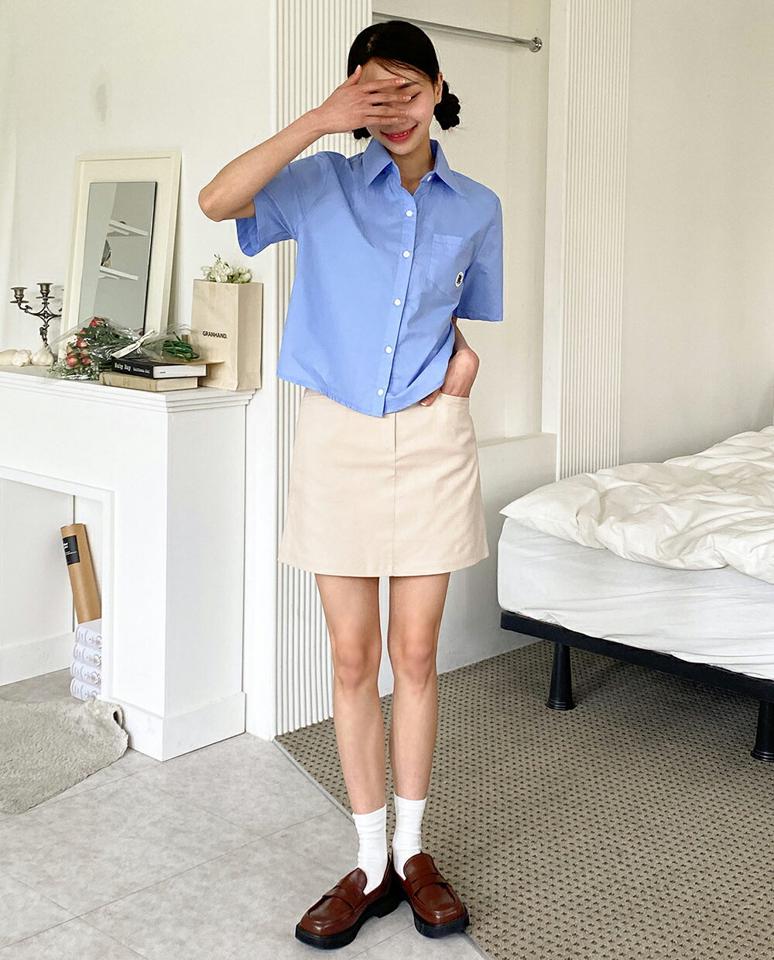 刺繍パッチ半袖シャツ・t00615 レディース 【bl】 韓国ファッション トップス シャツ カラーネック 半袖 ショート丈 ワンポケット 刺? パッチ コットン 綿100 無地 パステル シンプル 大人カジュアル デイリー 春 夏 カジュアル