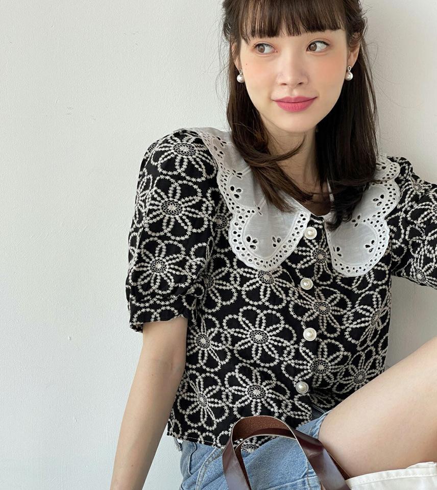 レースカラー花柄刺繍ブラウス・t00817 レディース 【bl】 韓国ファッション トップス ブラウス カラーネック レースカラー 半袖 パフスリーブ 花柄 フラワー 刺? ボリューム キュート お出かけ 大人 ラブリー 春 夏 カジュアル