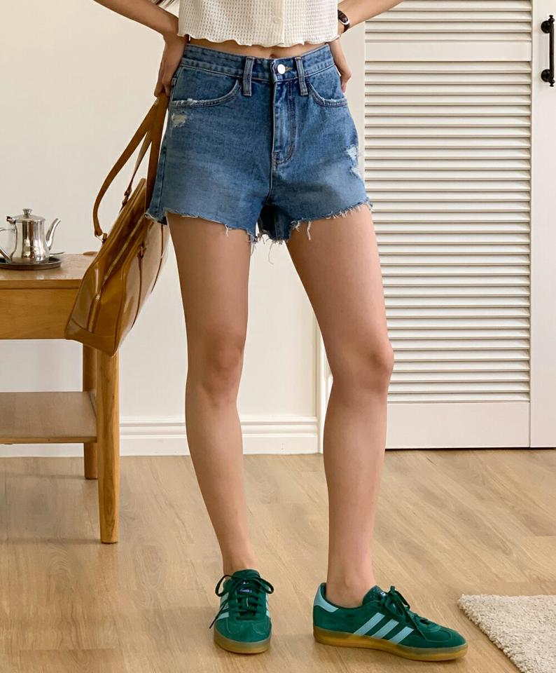 カットオフショートデニムパンツ・p004918 レディース 【pt】 韓国ファッション ボトムス パンツ デニムパンツ ショート丈 デニム ハイウエスト カットオフ スリムフィット ウォッシュ コットン ストリート デイリー 春 夏 カジュアル MKT