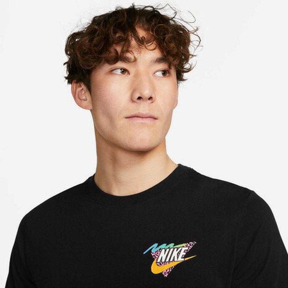 ナイキ(NIKE)(メンズ)Tシャツ 半袖 黒 コットン FD6637-010 バックプリント パグ