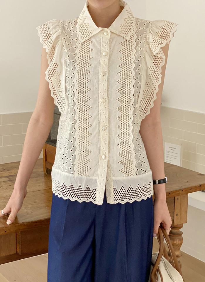 レースフリルカラーノースリーブ・b00765 レディース 【tops】 韓国ファッション トップス カラーネック ノースリーブ フリル 股丈 レース アイレット フロントボタン ナチュラルライン コットン ガーリー 春 夏 カジュアル