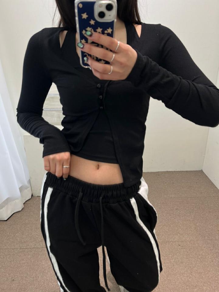 テンセル混レイヤード長袖Tシャツ・p004751 レディース 【tops】 韓国ファッション トップス Tシャツ Vネック 長袖 クロップド タンクトップ レイヤード くるみボタン テンセル混 スリムフィット タイト 細身 無地 レトロ 春 夏 カジュアル MKT