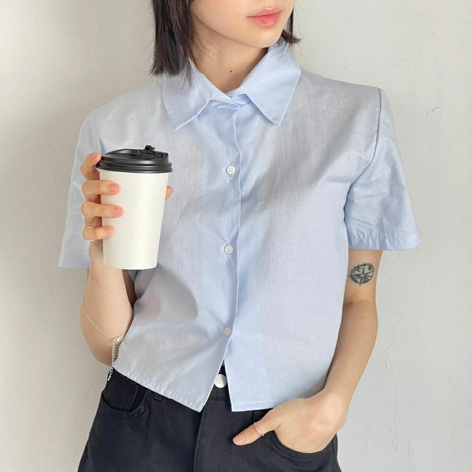 バックゴムクロップドシャツ・p005190 レディース 【bl】 韓国ファッション トップス シャツ カラーネック 半袖 クロップド ショート丈 フロントボタン バックゴム コットン 綿100 無地 パステル デイリー キュート 春 夏 カジュアル MKT