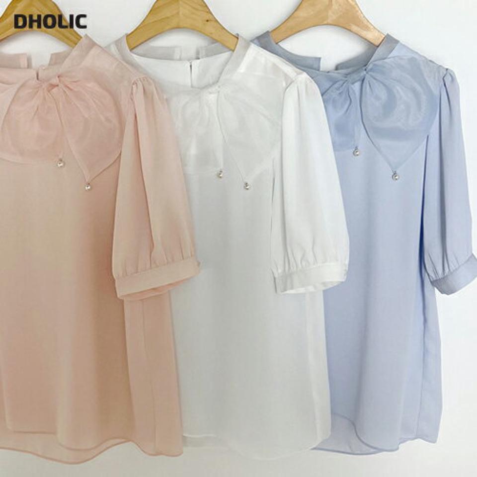 【4DAY限定SALE】オーガンジーリボンパフブラウス・b00867 レディース 【bl】 韓国ファッション トップス ブラウス リボンネック 半袖 パフスリーブ バックファスナー フェイクパール オーガンジー シアー 光沢 オフィスカジュアル フェミニン 春 夏 カジュアル
