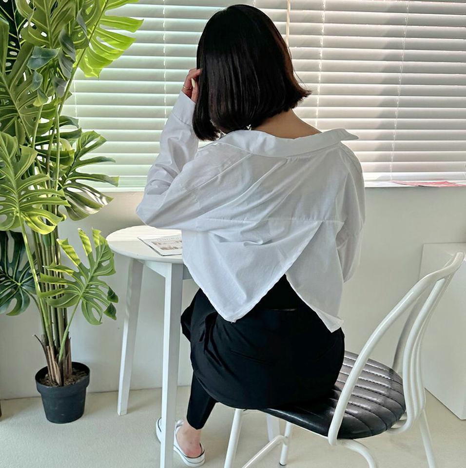 クロップドバックスリットシャツ・p005407 レディース 【bl】 韓国ファッション トップス シャツ カラーネック 長袖 ドロップショルダー クロップドシャツ バックスリット ルーズ コットン 無地 ストリート 大人 春 夏 カジュアル MKT