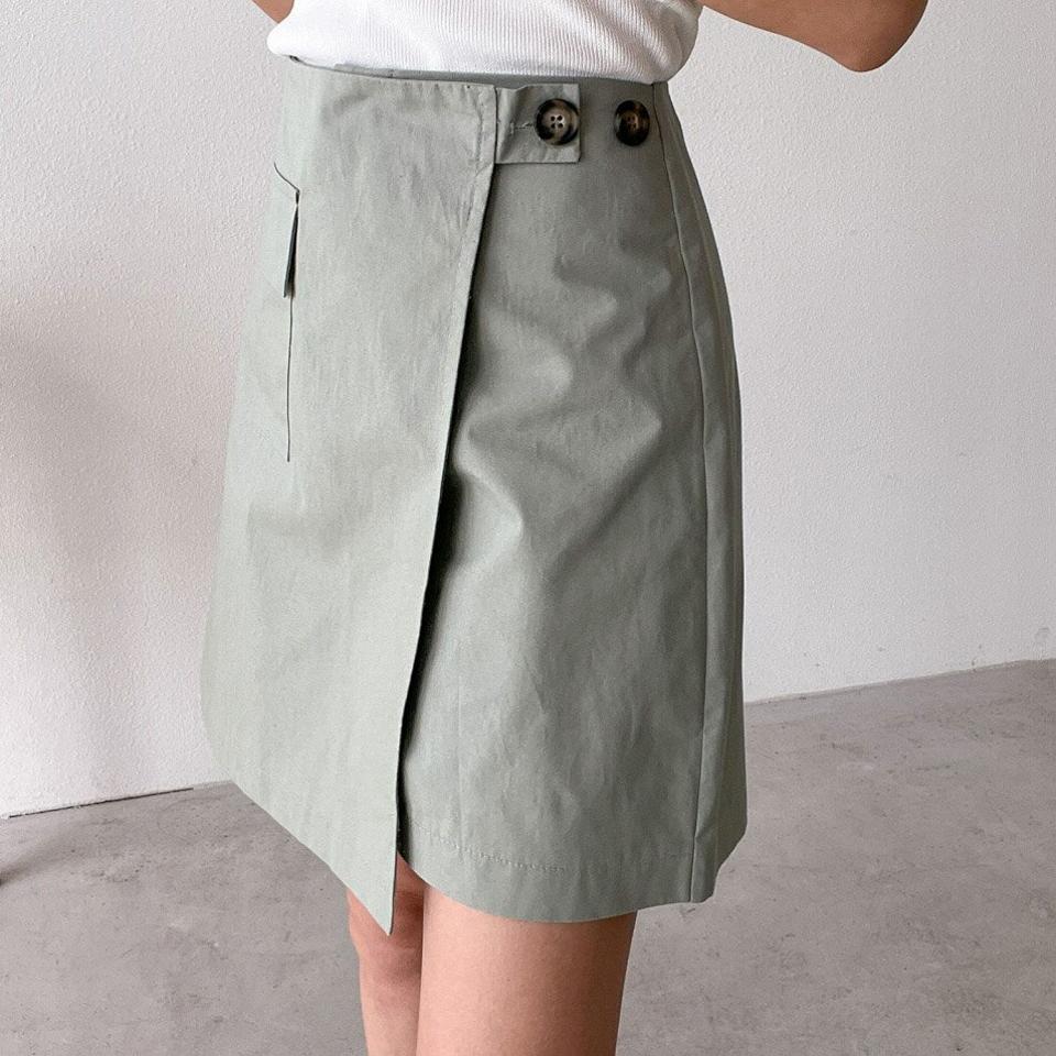 【マラソン特価】ラップキュロットショートパンツ・p005459 レディース 【pt】 韓国ファッション ボトムス パンツ スカートパンツ キュロット ショート丈 ハイウエスト ボタン ラップ ポケット アンバランス 無地 ユニーク フェミニン 春 夏 カジュアル MKT
