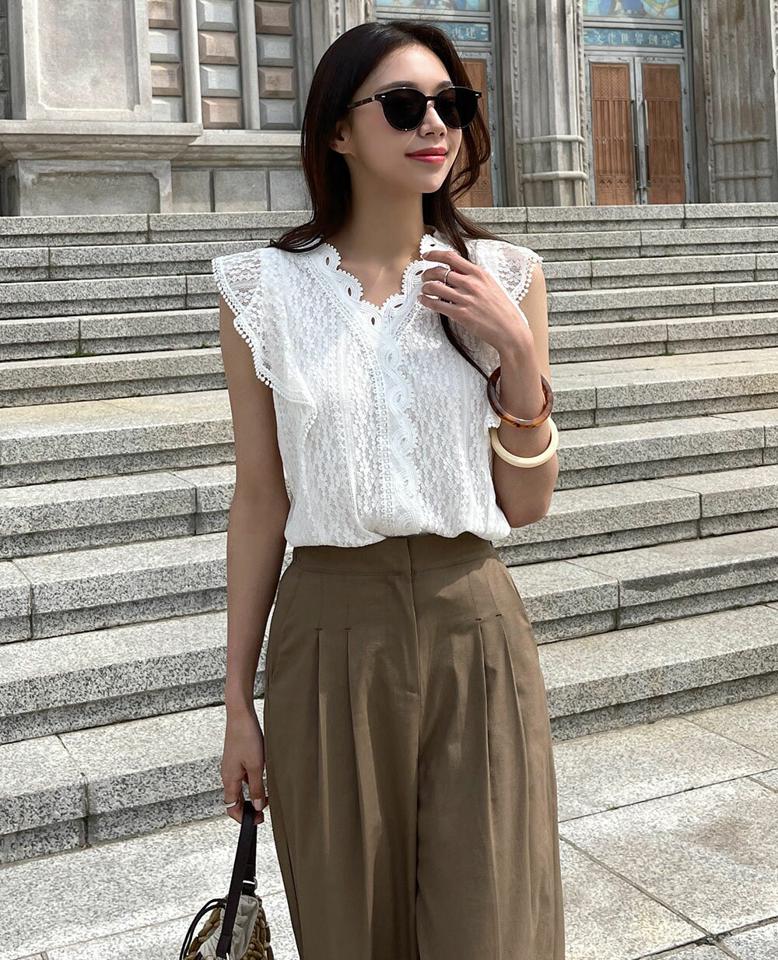 レースVネックフリルノースリーブ・b01186 レディース 【tops】 韓国ファッション トップス Vネック カシュクール ノースリーブ スカラップヘム レースヘム フリル シアー ナチュラルライン フェミニン お出かけ 春 夏 カジュアル