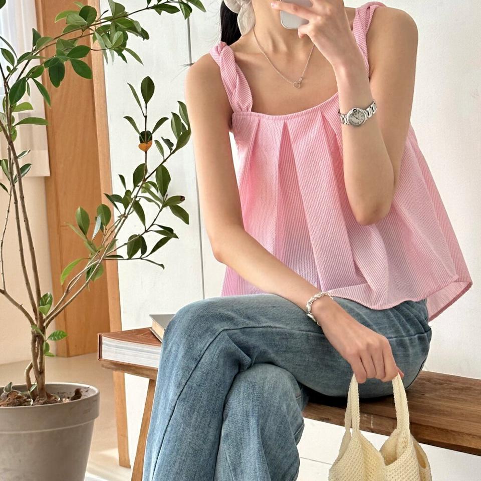 ストライプタックノースリーブ・p005469 レディース 【tops】 韓国ファッション トップス スクエアネック ノースリーブ ショート丈 ツイストショルダー ストライプ タック フレア ゆったり コットン混 ガーリー お出かけ 春 夏 カジュアル MKT