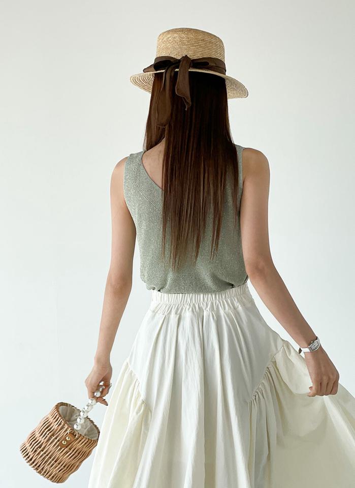 Vネックグリッターノースリーブ・b00892 レディース 【tops】 韓国ファッション トップス Vネック ノースリーブ クロップド ショート丈 グリッター ツヤ スリムフィット アクリル混 無地 ニュートラルトーン ガーリー 春 夏 カジュアル