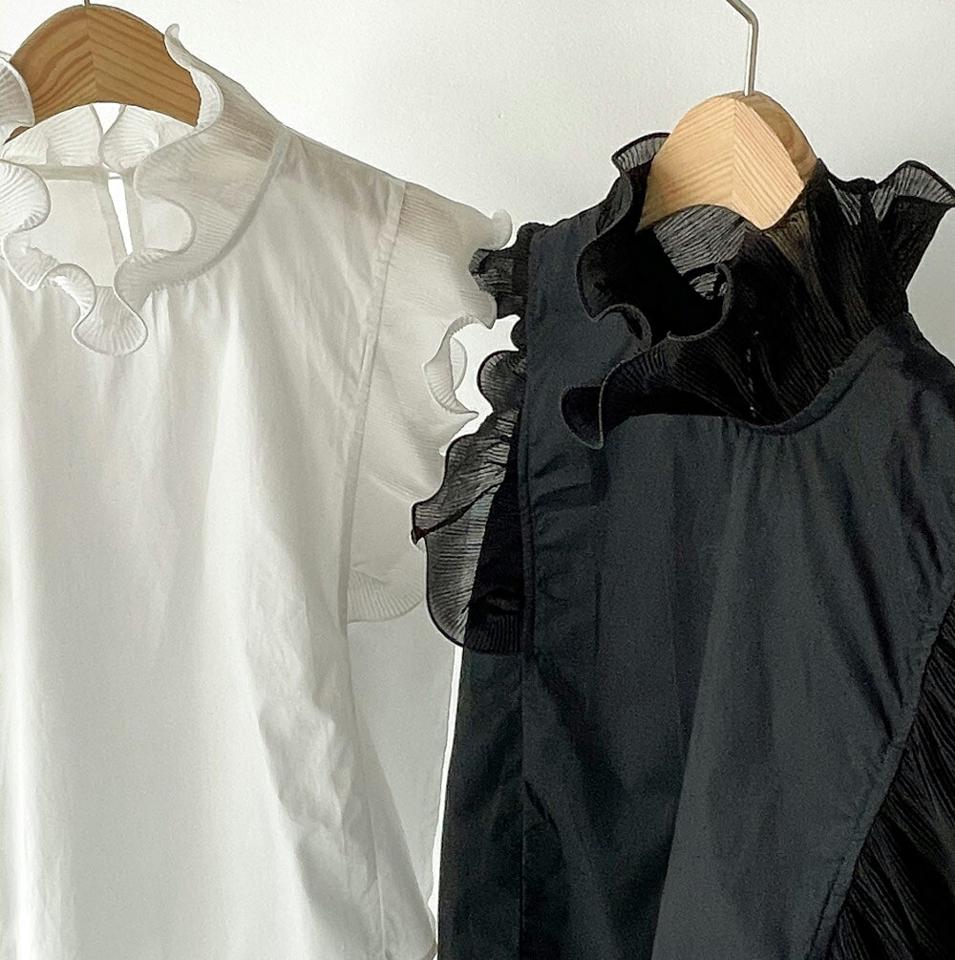 【マラソン特価】プリーツフリルノースリーブ・b00905 レディース 【tops】 韓国ファッション トップス ハイネック フリル ノースリーブ プリーツ ショート丈 シアーヘム ボクシーシルエット コットン混 無地 ガーリー フェミニン 春 夏 カジュアル