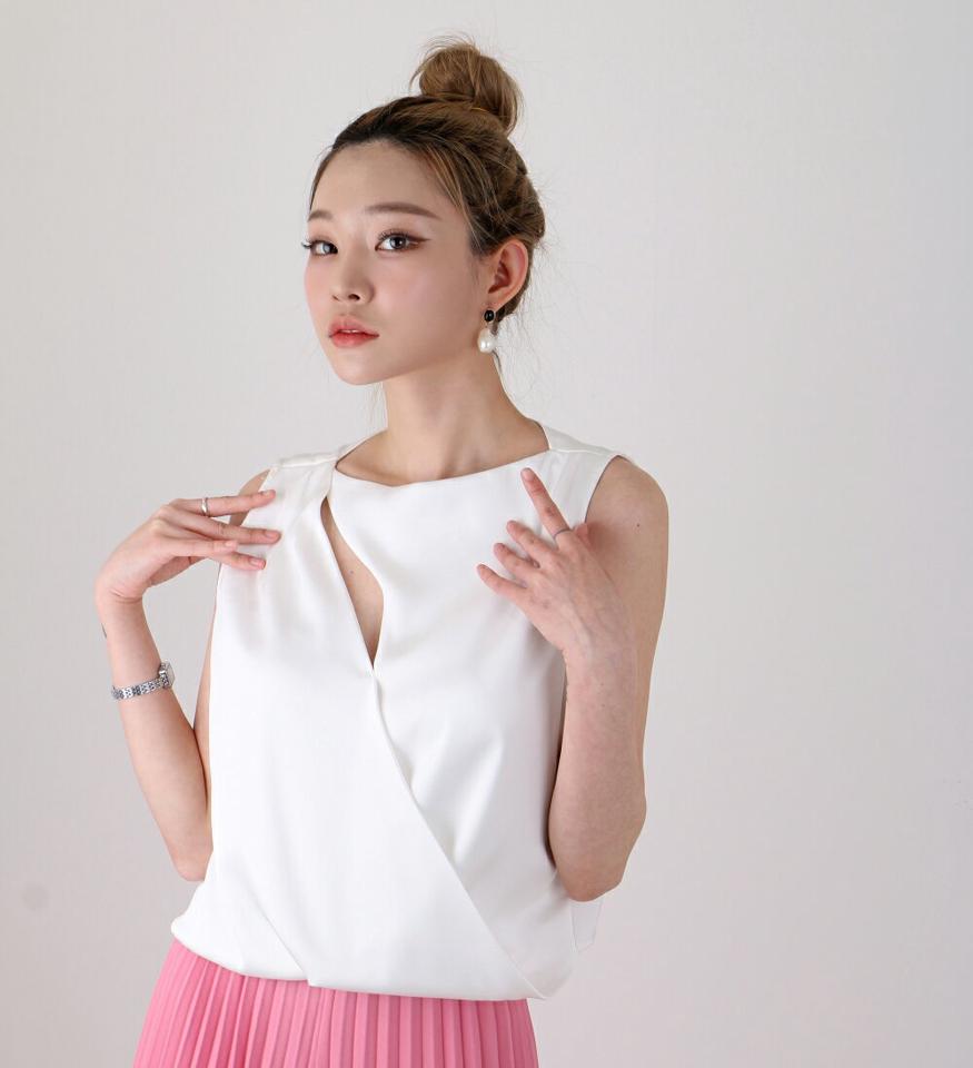 カシュクールボートネックノースリーブ・p005562 レディース 【tops】 韓国ファッション トップス ボートネック ノースリーブ ショート丈 カシュクール カットオフ 肌見せ ナチュラルライン 無地 光沢 大人 上品 ユニーク 春 夏 カジュアル MKT