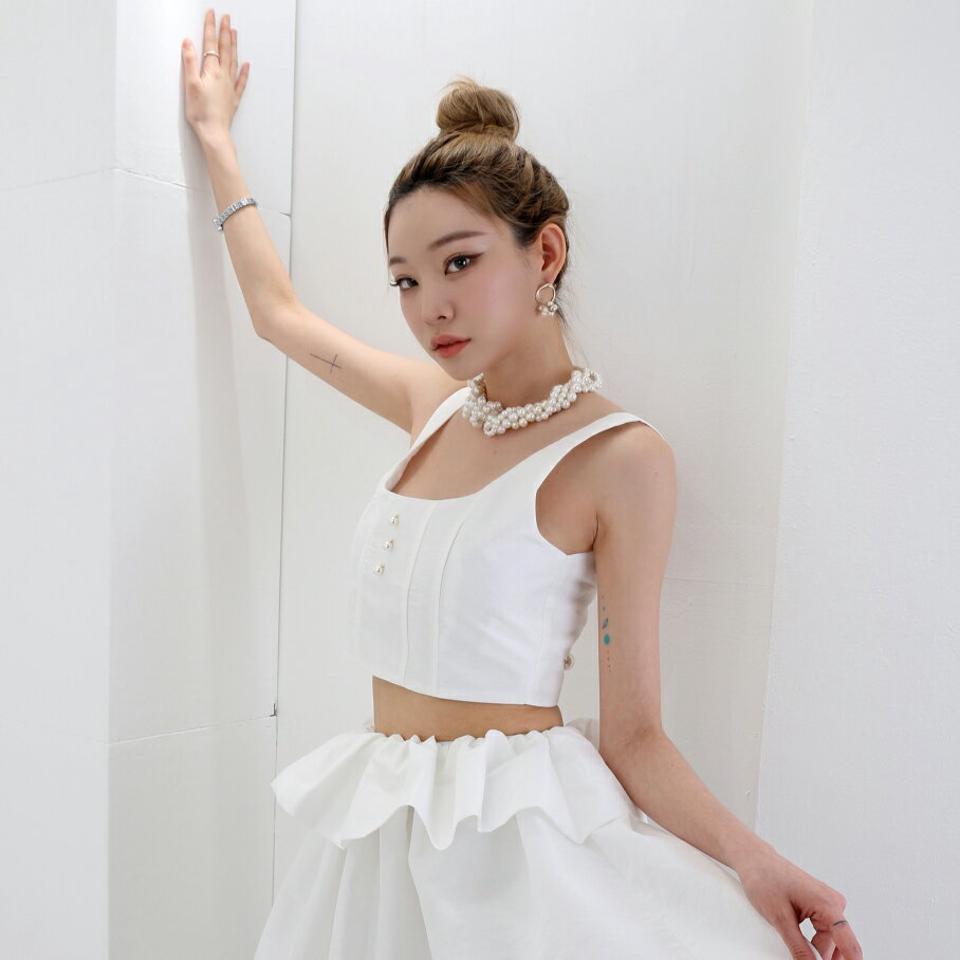 フェイクパールノースリーブ・p005551 レディース 【tops】 韓国ファッション トップス Uネック ノースリーブ クロップド ショート丈 フェイクパール スリムフィット 細身 ナイロン混 無地 ストリート 上品 大人 春 夏 カジュアル MKT