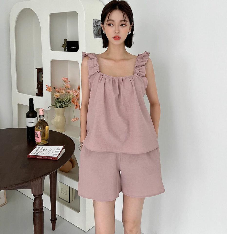 【マラソン特価】フリルノースリーブ&ショートパンツSET・p005507 レディース 【pt】 韓国ファッション セットアップ トップス ノースリーブ スクエアネック フリル 股丈 パンツ ショート丈 ワイド ウエストゴム 無地 ラブリー キュート 春 夏 カジュアル MKT
