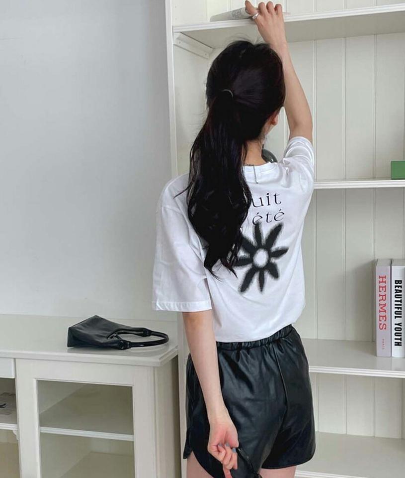 【マラソン特価】レタリングフラワーTシャツ・p005471 レディース 【tops】 韓国ファッション トップス Tシャツ ラウンドネック 半袖 股丈 ショート丈 レタリング フラワー ナチュラルライン コットン シンプル デイリー ストリート 春 夏 カジュアル MKT セール