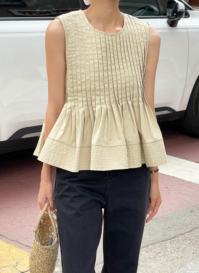 ピンタックコットンノースリーブ・b72337 レディース 【tops】 韓国ファッション トップス ラウンドネック ノースリーブ クロップド ショート丈 ピンタック フレアヘム スリムフィット コットン 無地 ガーリー 大人カジュアル 春 夏 カジュアル