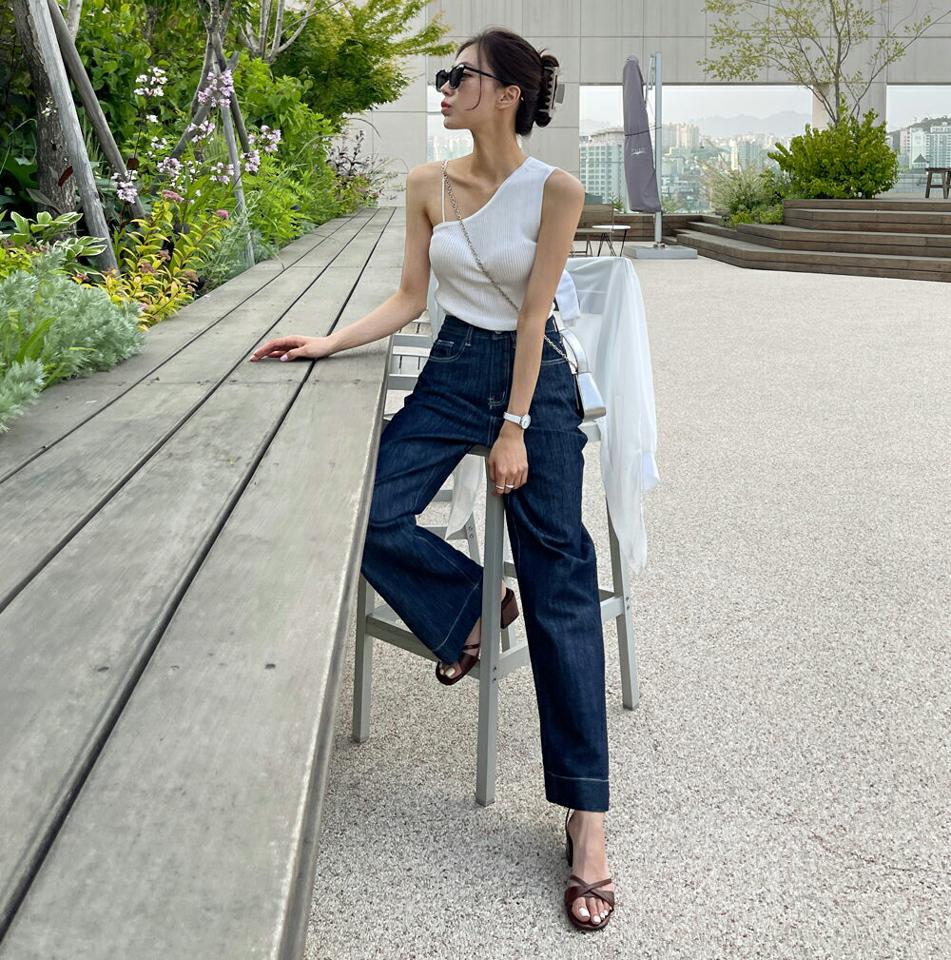 アンバランスリブノースリーブ・t01229 レディース 【tops】 韓国ファッション トップス アンバランスネック ストラップ ノースリーブ ショート丈 リブ スリムフィット タイト 細身 無地 ストリート お出かけ 春 夏 カジュアル