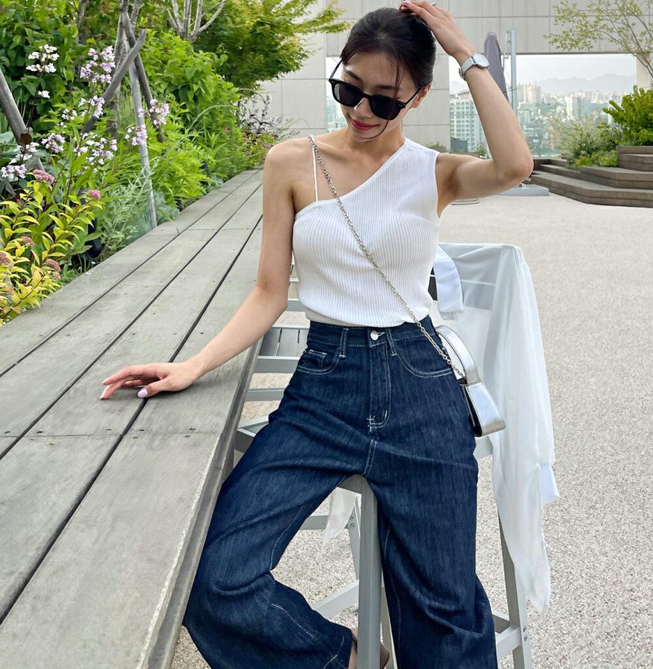 アンバランスリブノースリーブ・t01229 レディース 【tops】 韓国ファッション トップス アンバランスネック ストラップ ノースリーブ ショート丈 リブ スリムフィット タイト 細身 無地 ストリート お出かけ 春 夏 カジュアル