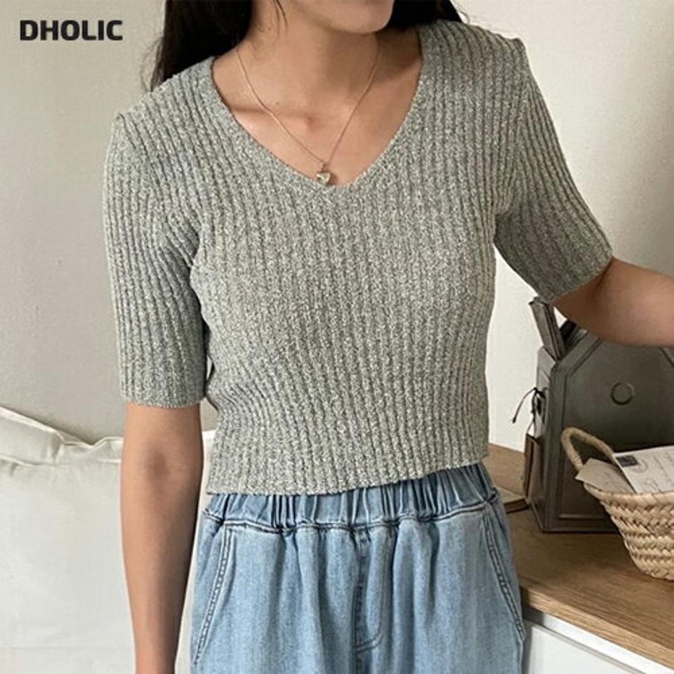 リブクロップド半袖ニット・p005897 レディース 【tops】 韓国ファッション トップス ニット Vネック 半袖 クロップド ショート丈 リブ スリムフィット タイト 細身 アクリル 無地 モノトーン シンプル デイリー 春 夏 カジュアル MKT