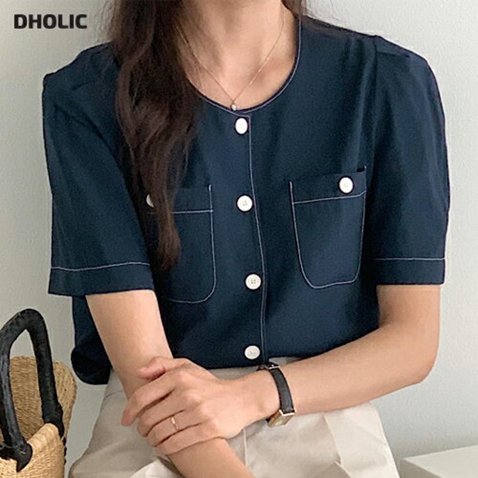 【マラソン特価】ボタンポケットパフブラウス・p005807 レディース 【bl】 韓国ファッション トップス ブラウス ラウンドネック 半袖 パフスリーブ ショート丈 ポケット ステッチ ボタン ナチュラルライン 無地 モード デイリー 春 夏 カジュアル MKT