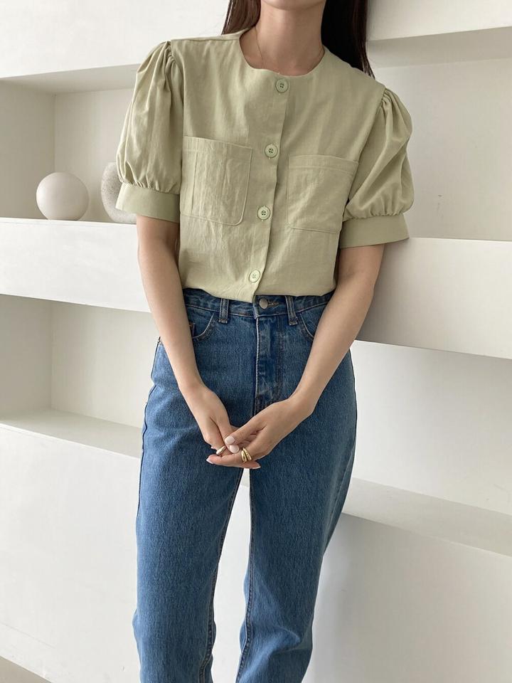 【マラソン特価】ノーカラーパフボタンブラウス・p005766 レディース 【bl】 韓国ファッション トップス ブラウス ラウンドネック 半袖 パフスリーブ ポケット ノーカラー ナチュラルライン コットン 綿100 無地 シンプル デイリー 春 夏 カジュアル MKT
