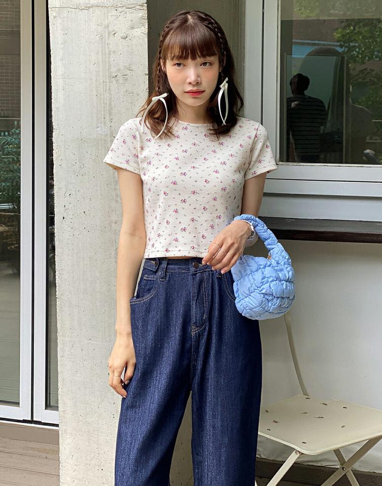 花柄クロップドTシャツ・t00669 レディース 【tops】 韓国ファッション トップス Tシャツ ラウンドネック 半袖 クロップド ショート丈 花柄 小花柄 フラワー スリムフィット 細身 コットン混 ガーリー レトロ デイリー 春 夏 カジュアル